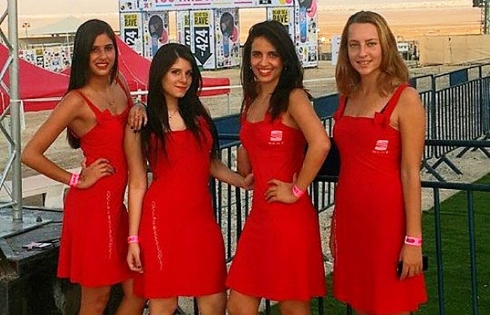 דיילת אירועים