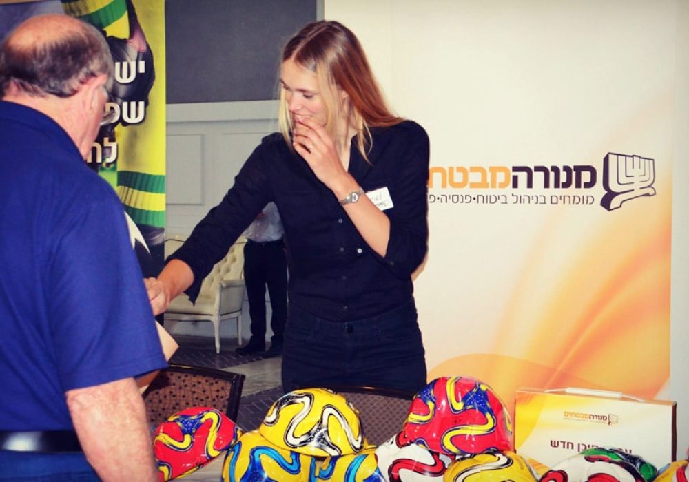 דיילות קידום מכירות, איסוף לידים - מנורה מבטחים